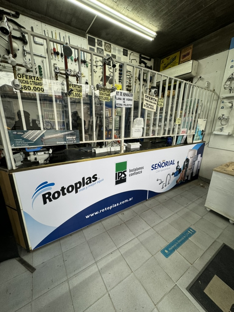 Ploteo de bajo mostrador para Rotoplas en local comercial