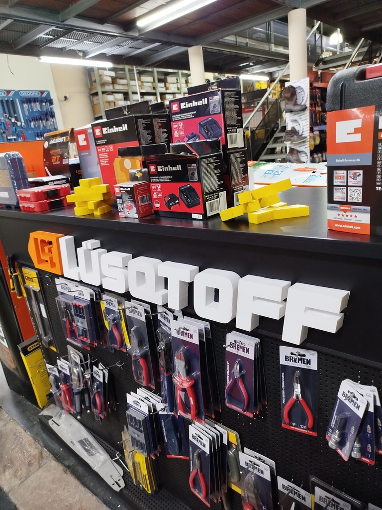 Logos y letras corpóreas con luz LED para la marca Lusqtoff