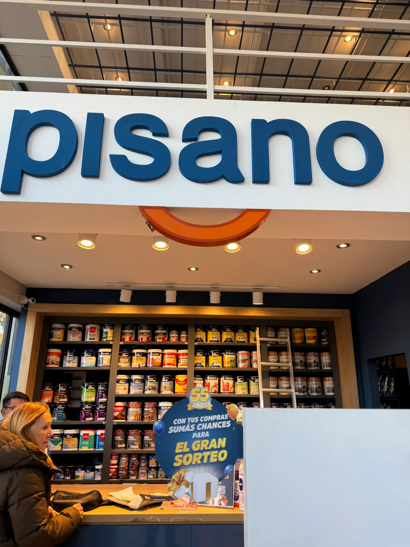 Logo corpóreo azul y naranja para Pisano