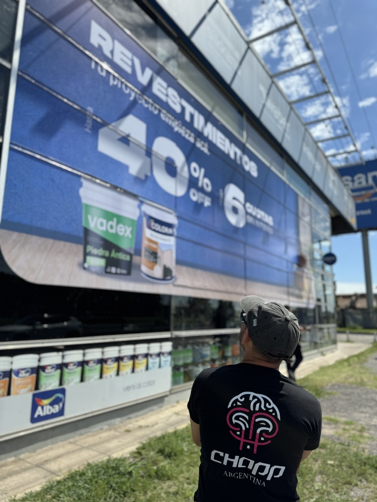 Ploteo de vidriera con vinilo de corte para Pisano