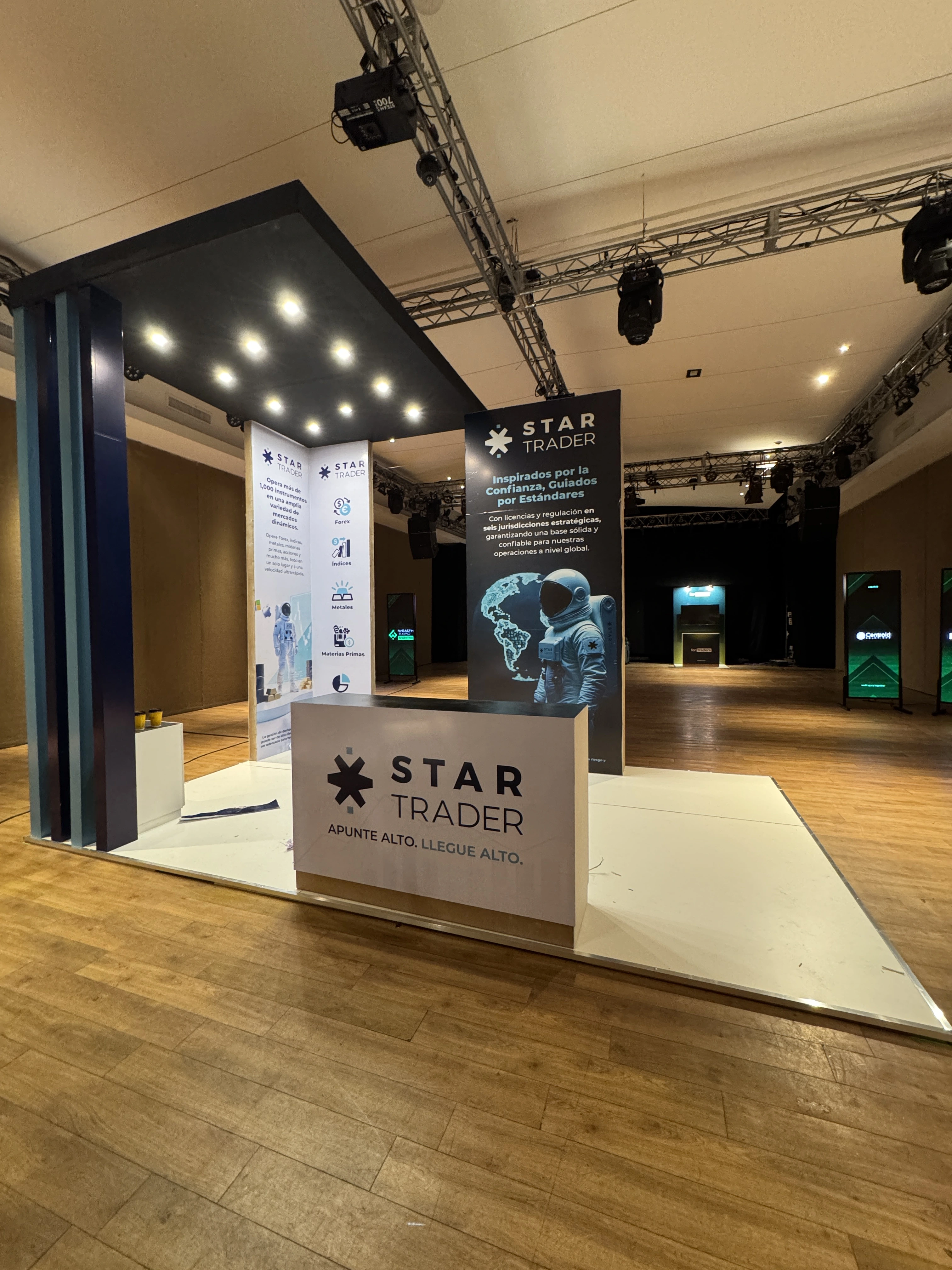 Stand diseñado para el evento de Star Trader